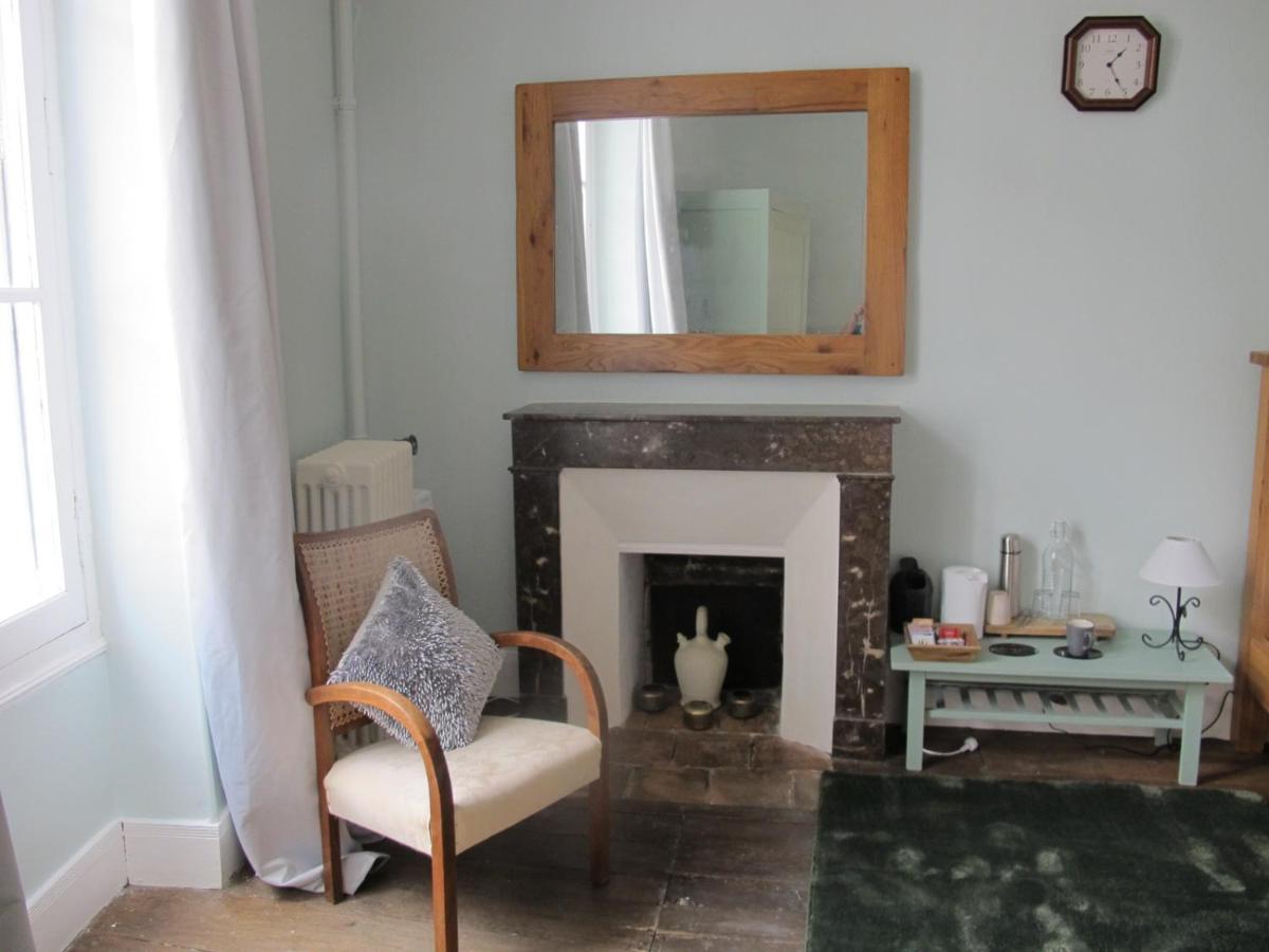 Bed and Breakfast Chezlola Civray  Экстерьер фото