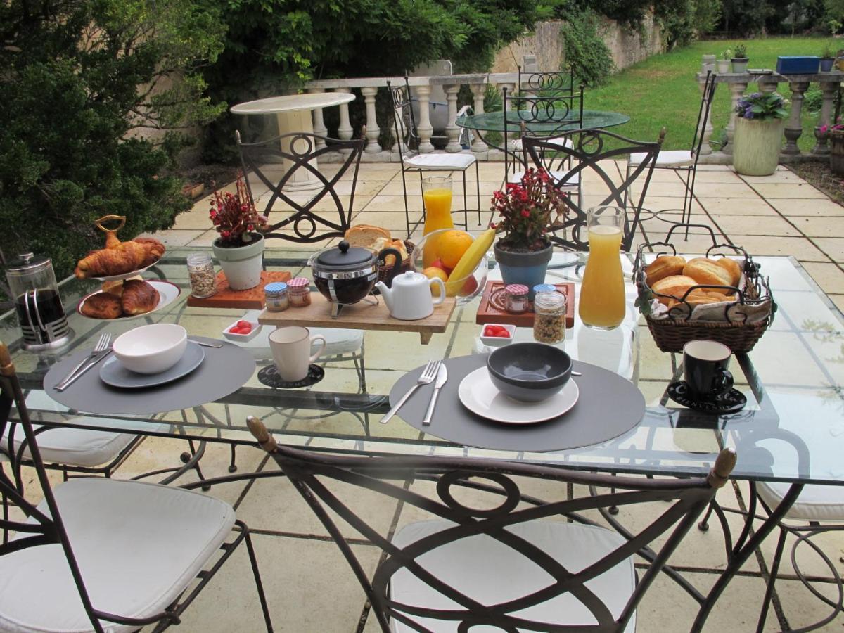 Bed and Breakfast Chezlola Civray  Экстерьер фото